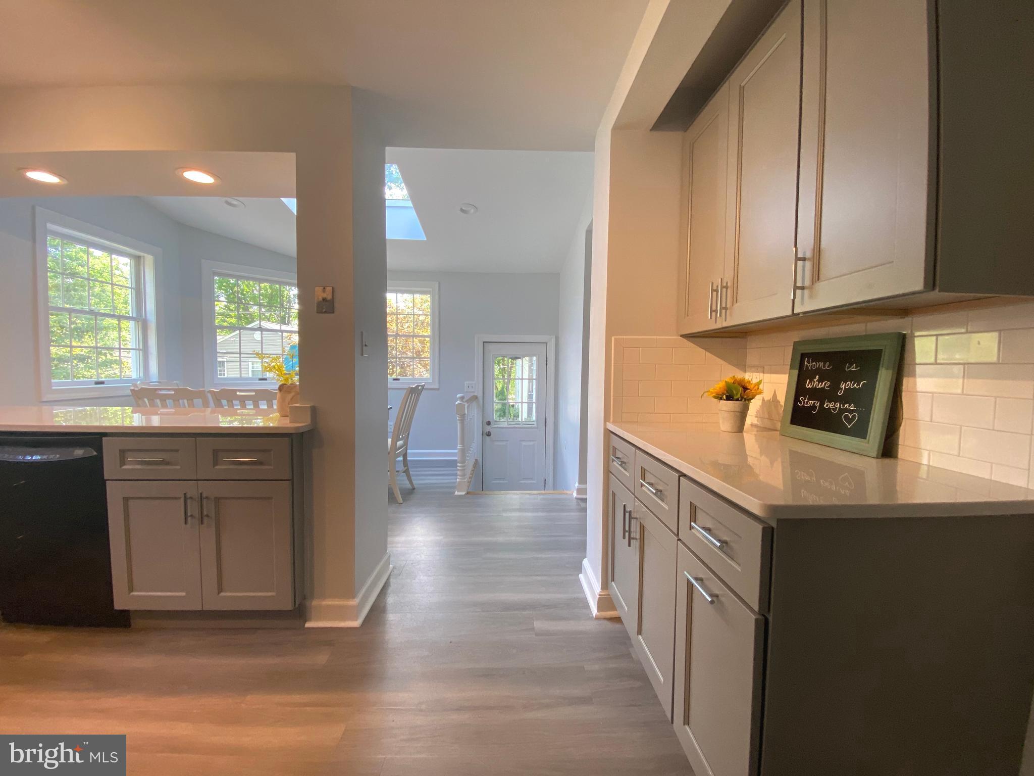 31 Whitemarsh Road Ardmore, PA 19003 - Photo 10 of 35 New LVP flooring throughout kitchen and family rm