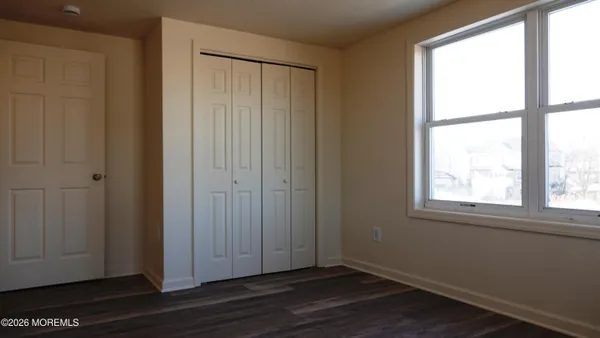 a view of a house with yard