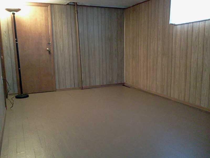 239 Oak Street Rillton, PA 15678 - Photo 11 of 25 Family Room.
