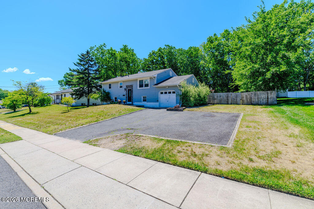17 Hampton Road Howell, NJ 07731 - Photo 3 of 30 817A6285-HDR