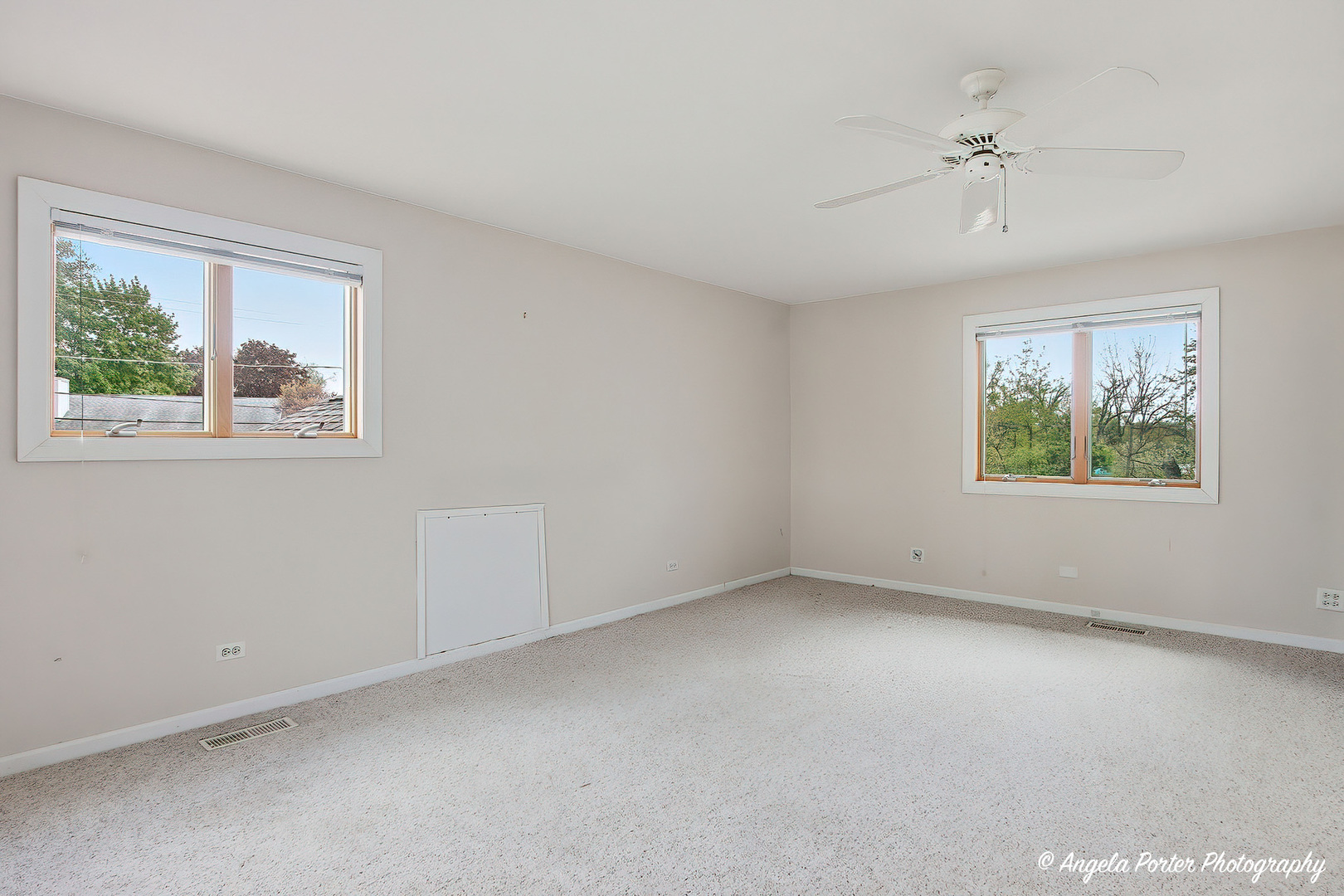 35166 Lake Shore Road Ingleside, IL 60041 - Photo 23 of 39 an empty room with a window