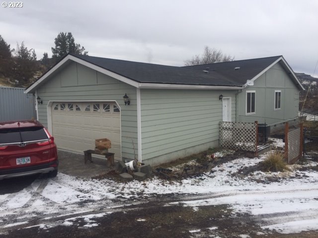 a view of a car in front of a house