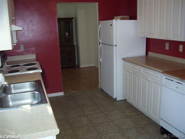 2925 Shiloh Church Road Midlothian, VA 23112 - Photo 2 of 11 a kitchen with a refrigerator and a stove