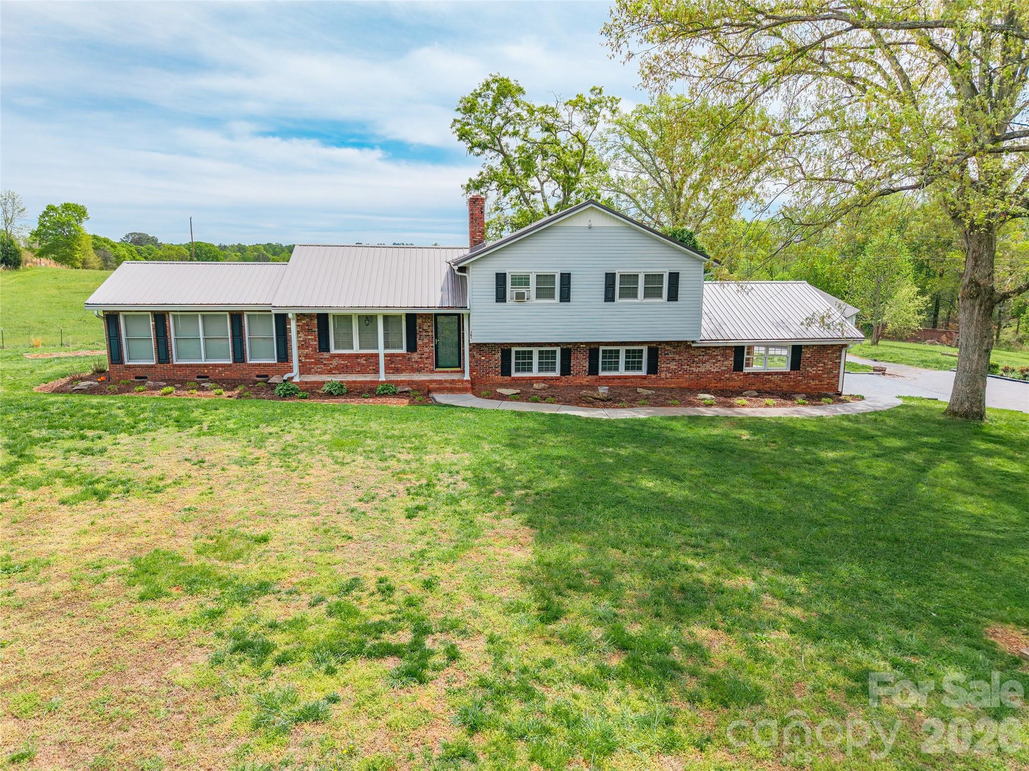 161 Springdale Road Cowpens, SC 29330 - Photo 4 of 46