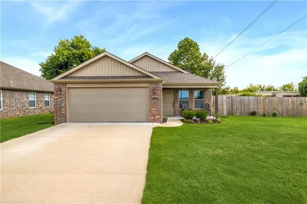 $1,695 | 151 Foxglove Street, Centerton, AR 72719