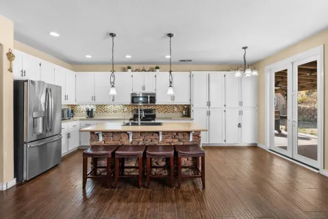 $1,300,000 | 13886-88 Cheryl Creek Drive, El Cajon, CA 92021