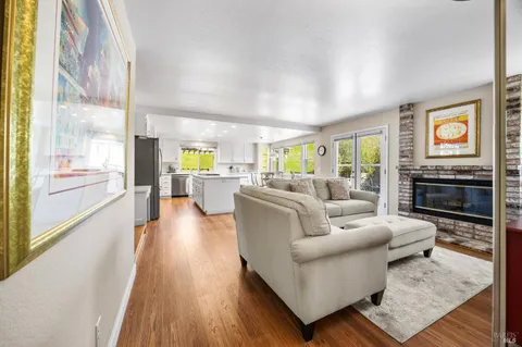 $1,250,000 | 218 Windsor Drive, Petaluma, CA 94952