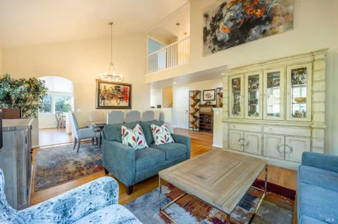 $1,250,000 | 218 Windsor Drive, Petaluma, CA 94952