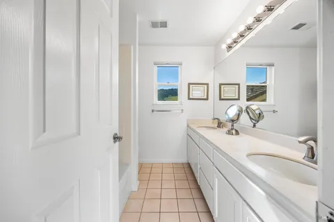 $1,250,000 | 218 Windsor Drive, Petaluma, CA 94952