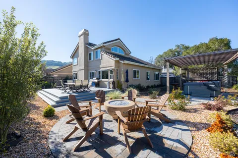 $1,250,000 | 218 Windsor Drive, Petaluma, CA 94952