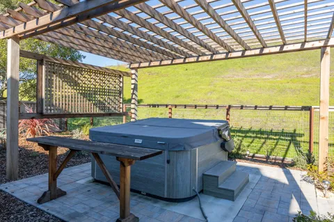 $1,250,000 | 218 Windsor Drive, Petaluma, CA 94952