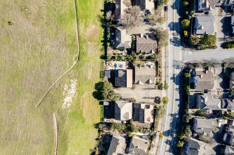 $1,250,000 | 218 Windsor Drive, Petaluma, CA 94952