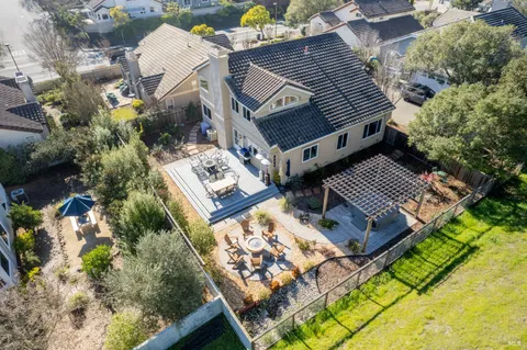 $1,250,000 | 218 Windsor Drive, Petaluma, CA 94952