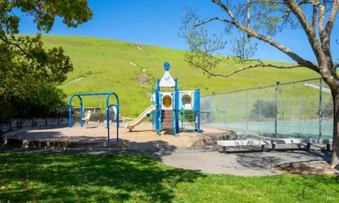 $1,250,000 | 218 Windsor Drive, Petaluma, CA 94952