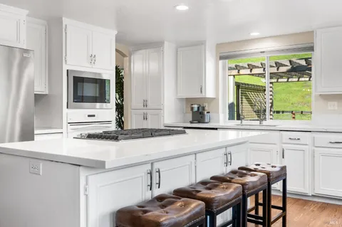 $1,250,000 | 218 Windsor Drive, Petaluma, CA 94952