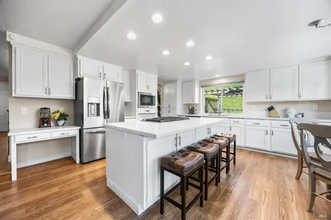 $1,250,000 | 218 Windsor Drive, Petaluma, CA 94952