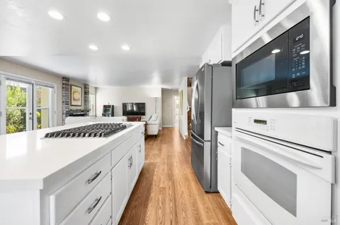 $1,250,000 | 218 Windsor Drive, Petaluma, CA 94952