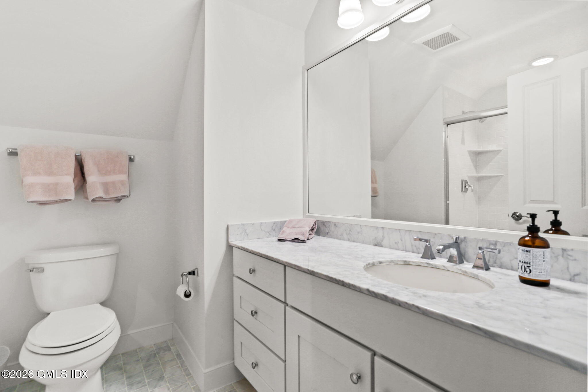 77 Havemeyer Lane, Unit 58 Stamford, CT 06902 - Photo 24 of 40 Ensuite Bath