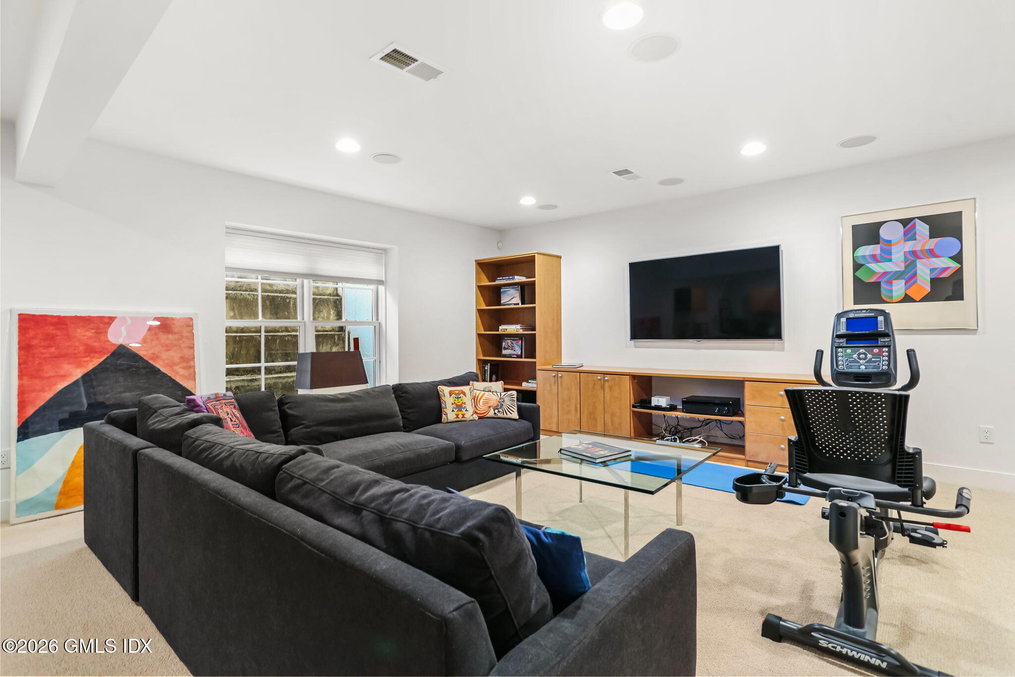 77 Havemeyer Lane, Unit 58 Stamford, CT 06902 - Photo 26 of 40 a living room with furniture and a flat screen tv