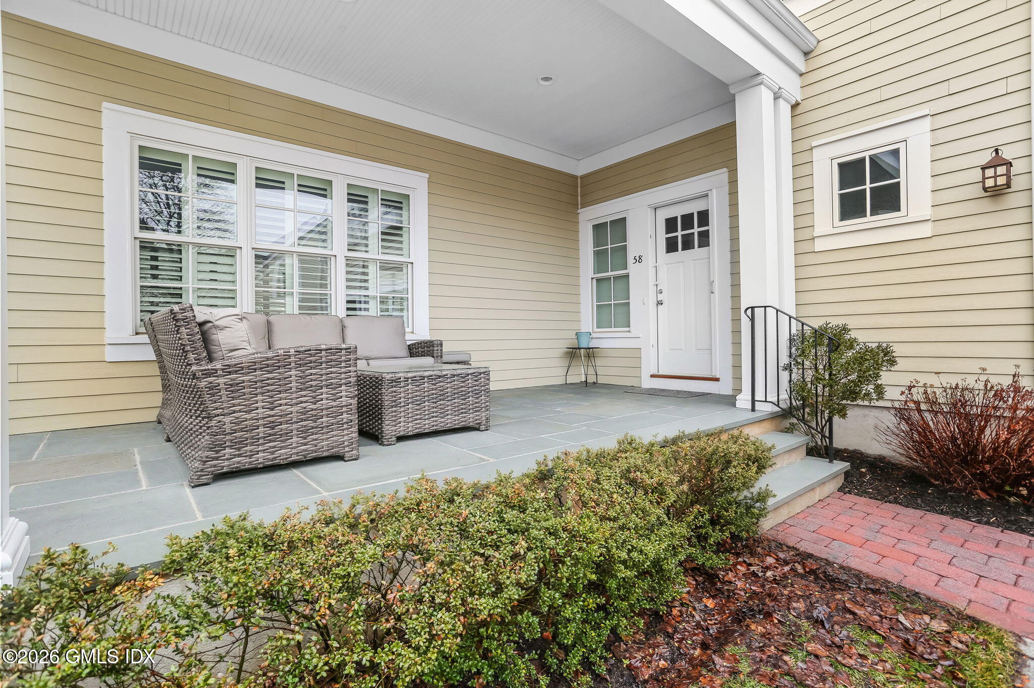77 Havemeyer Lane, Unit 58 Stamford, CT 06902 - Photo 30 of 40 front view of a house with a yard