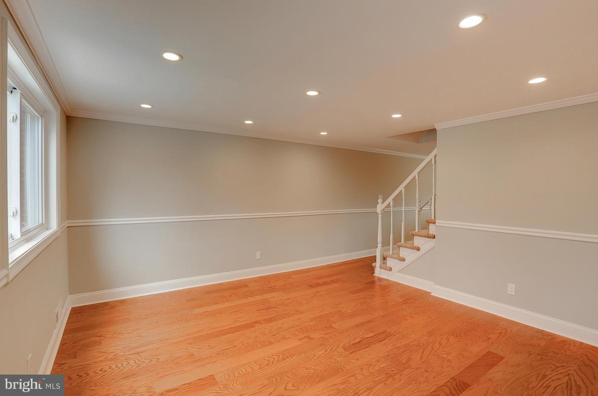 1331 Halstead Road Baltimore, MD 21234 - Photo 4 of 27 Living Room