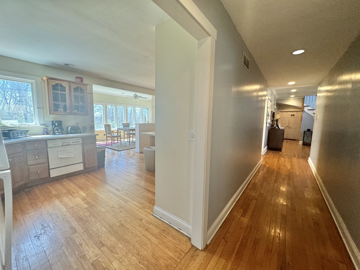 995 Bode Road Elgin, IL 60120 - Photo 13 of 33 Gallery Image 13
