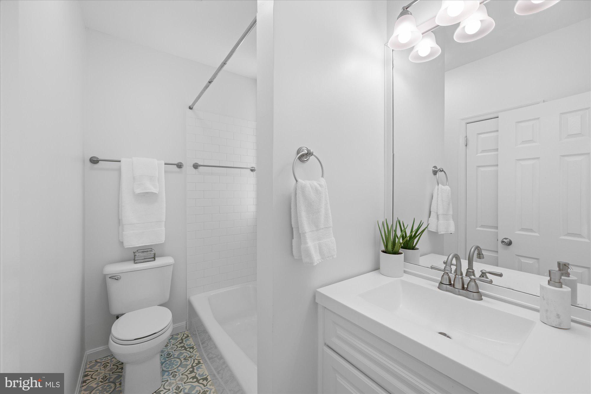 108 14th Street Southeast Washington, DC 20003 - Photo 14 of 18 Full Bathroom