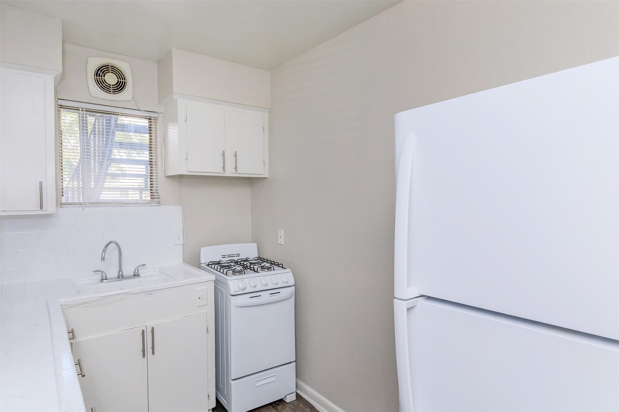 8271 Stone Street, Unit 7512 Houston, TX 77061 - Photo 3 of 21 a kitchen with a sink cabinets and a window