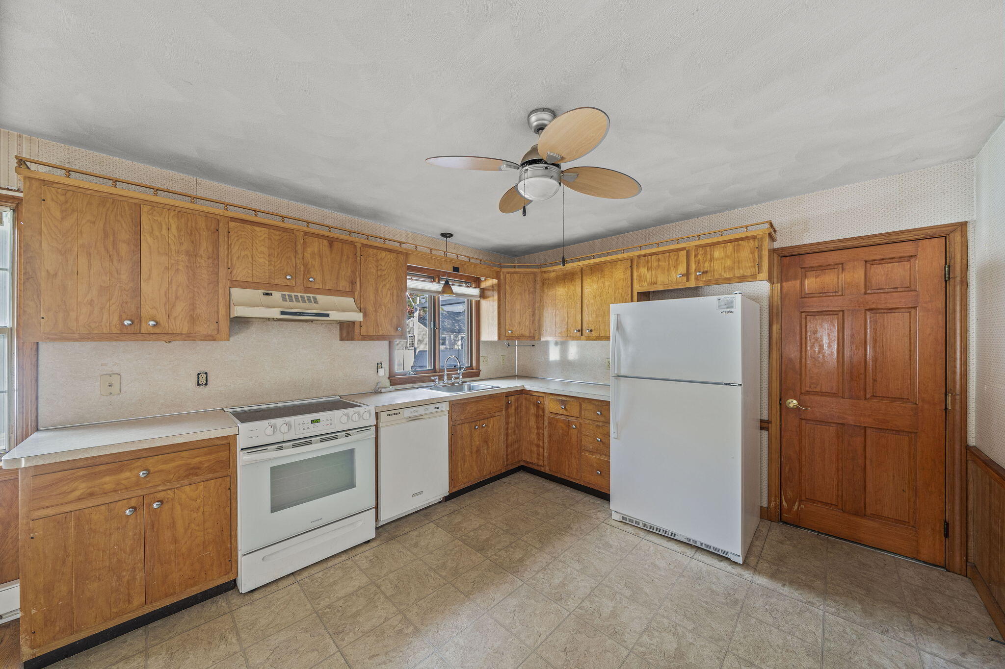 10 Upton Road South Yarmouth, MA 02664 - Photo 8 of 41 Kitchen