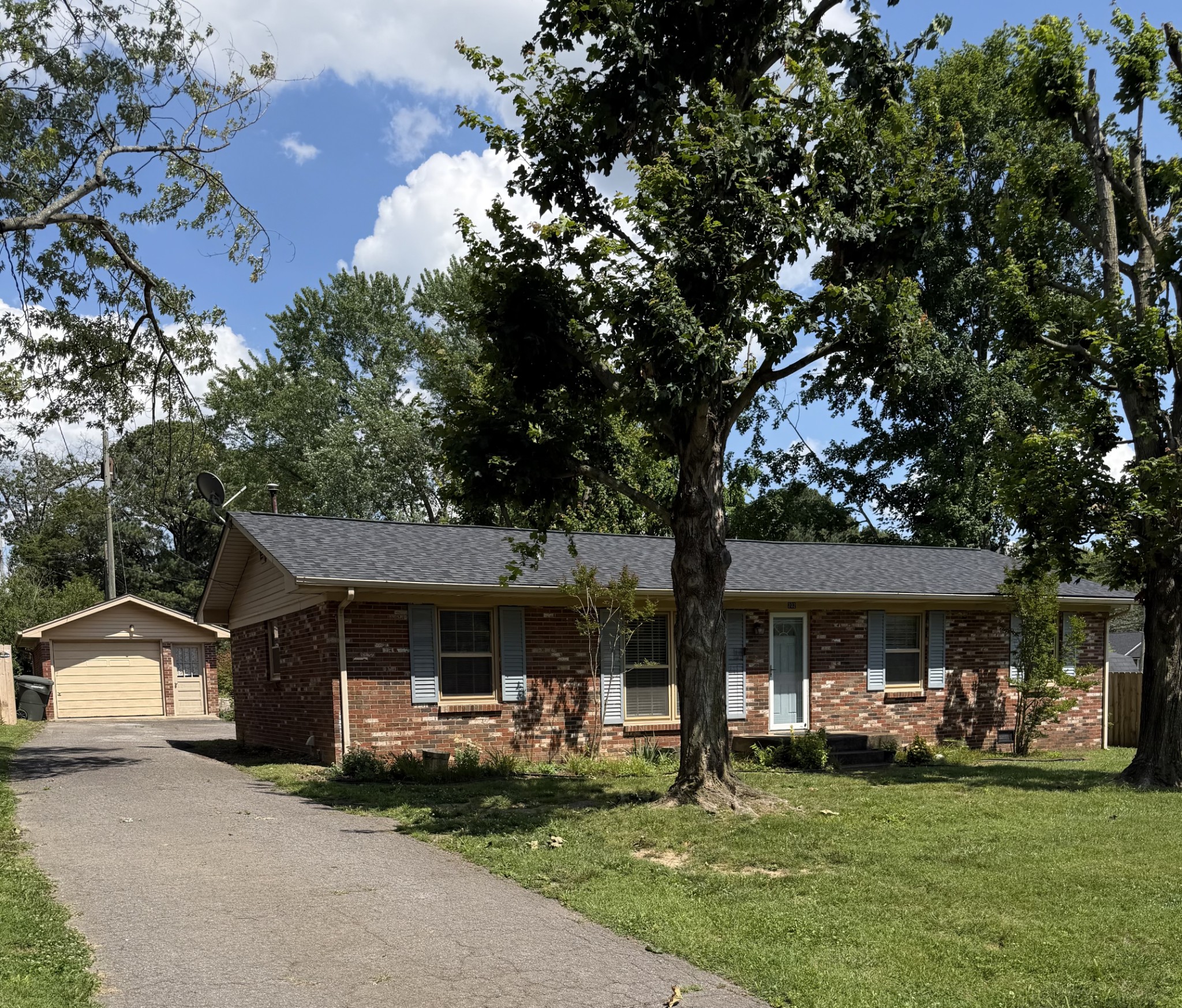 202 Pleasant Hill Drive Springfield, TN 37172 - Photo 1 of 25