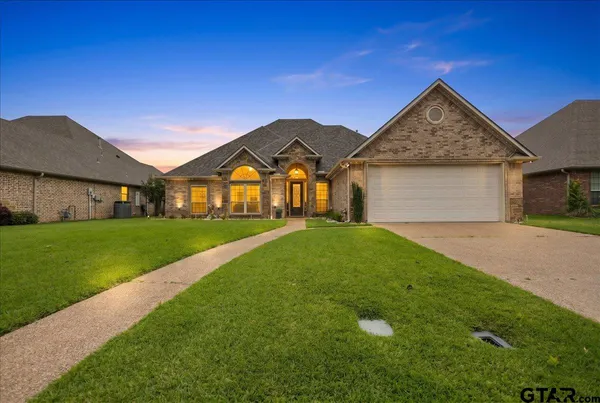 $549,900 | 838 Carriage Drive, Tyler, TX 75703