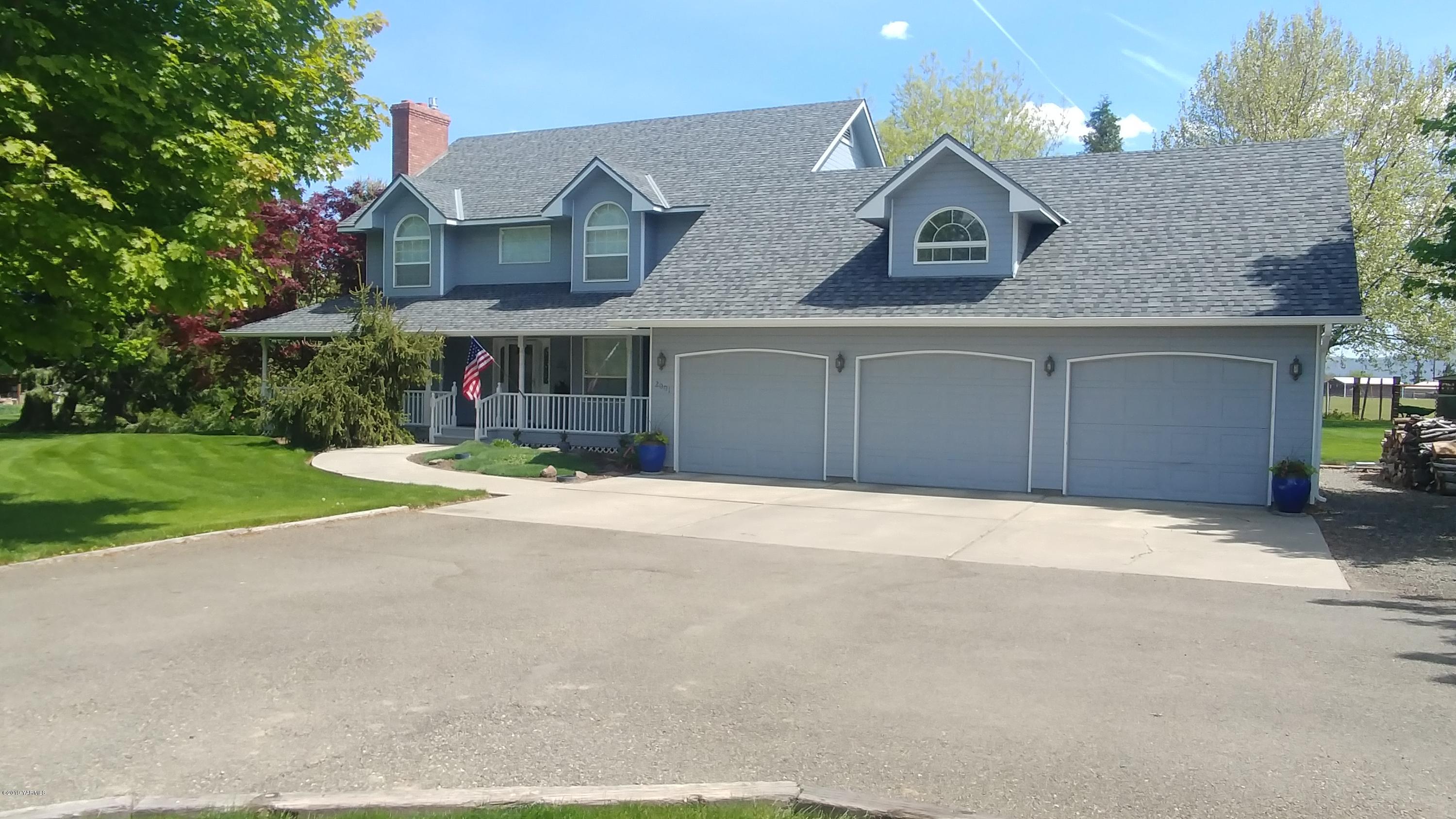 2001 Moore Road Yakima, WA 98908 - Photo 1 of 36 a front view of a house with a yard and garage