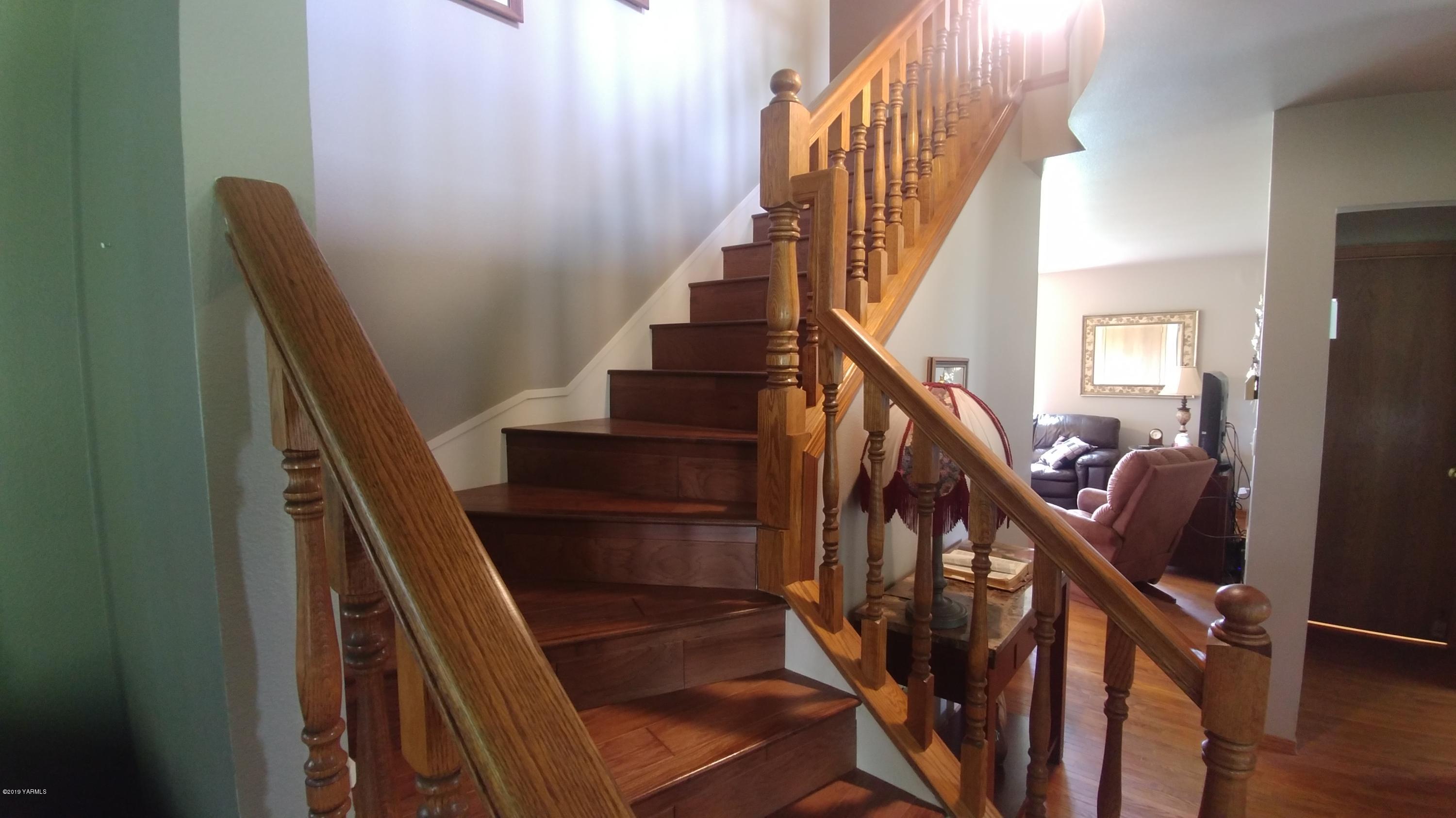 2001 Moore Road Yakima, WA 98908 - Photo 11 of 36 a view of entryway
