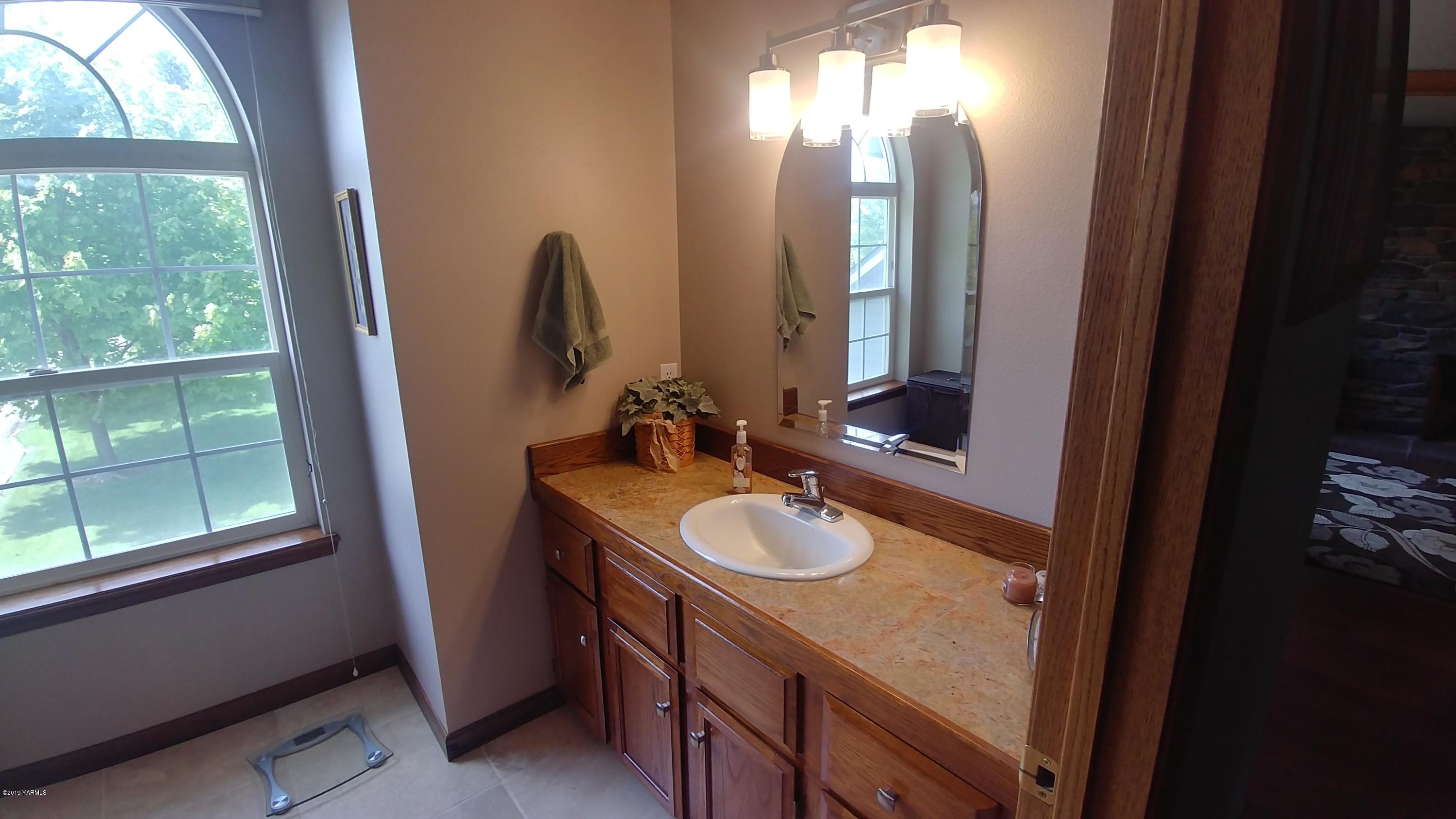 2001 Moore Road Yakima, WA 98908 - Photo 14 of 36 a bathroom with a sink and a mirror