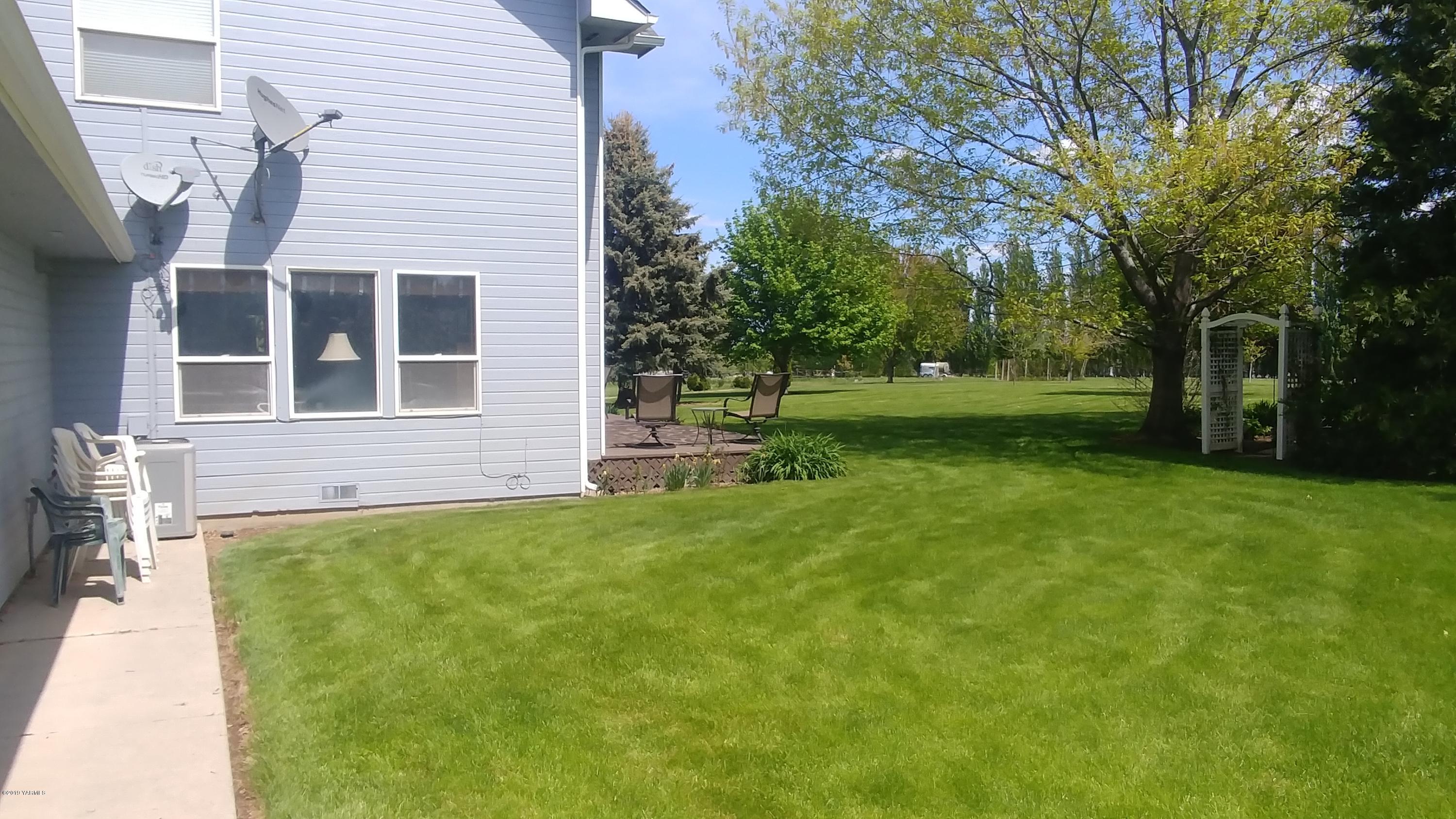 2001 Moore Road Yakima, WA 98908 - Photo 24 of 36 a view of a house with a yard