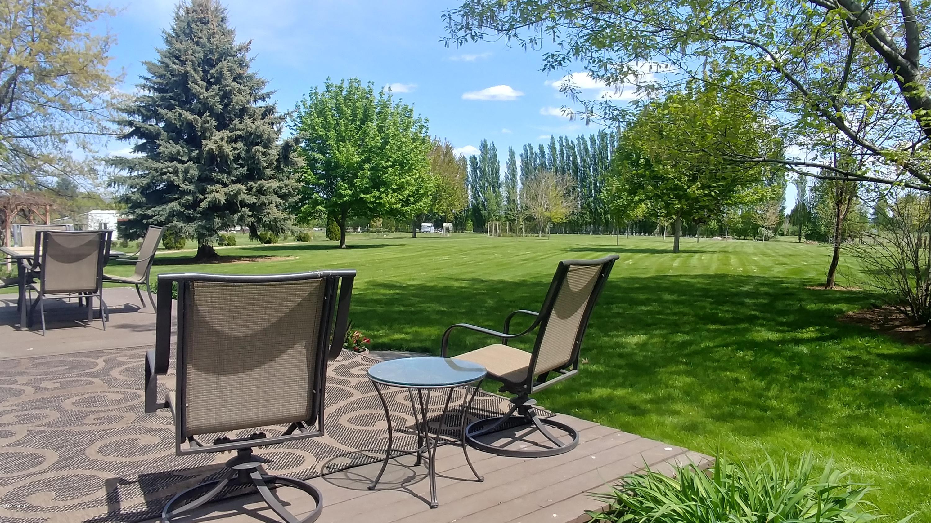 2001 Moore Road Yakima, WA 98908 - Photo 26 of 36 a view of a table and chairs in the garden