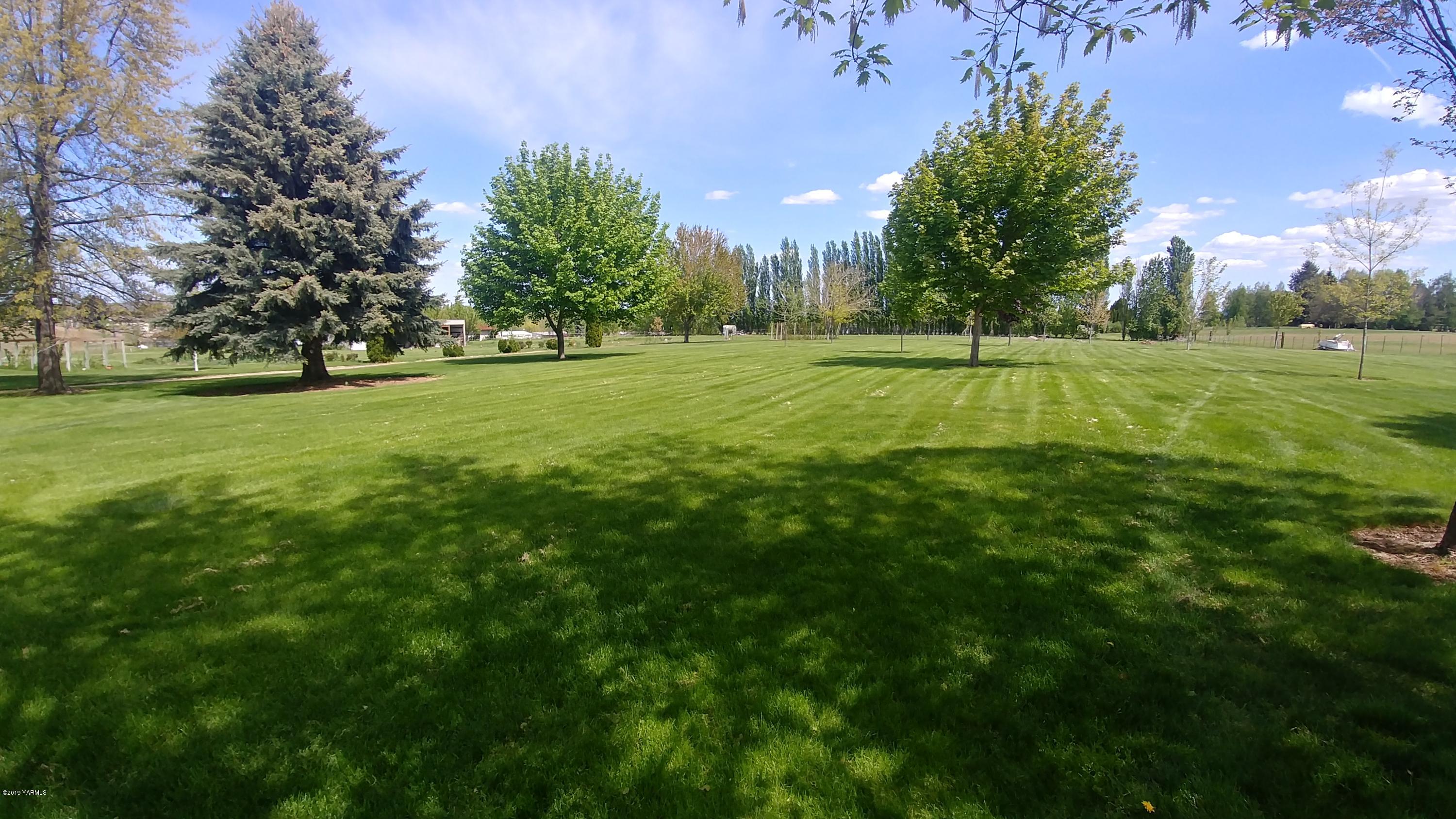 2001 Moore Road Yakima, WA 98908 - Photo 29 of 36 a view of a trees and grass