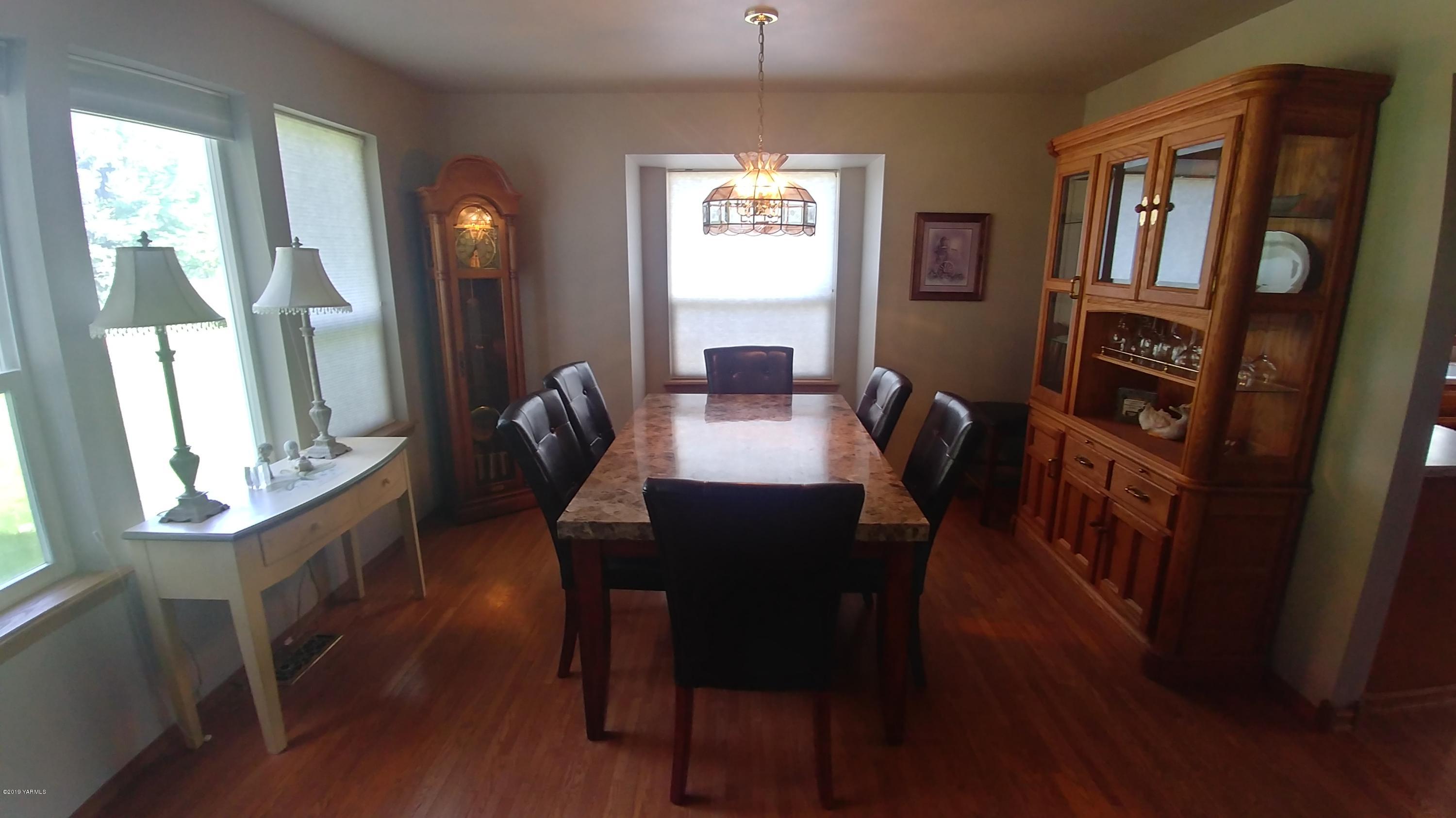 2001 Moore Road Yakima, WA 98908 - Photo 4 of 36 a view of a dining room with furniture and a window