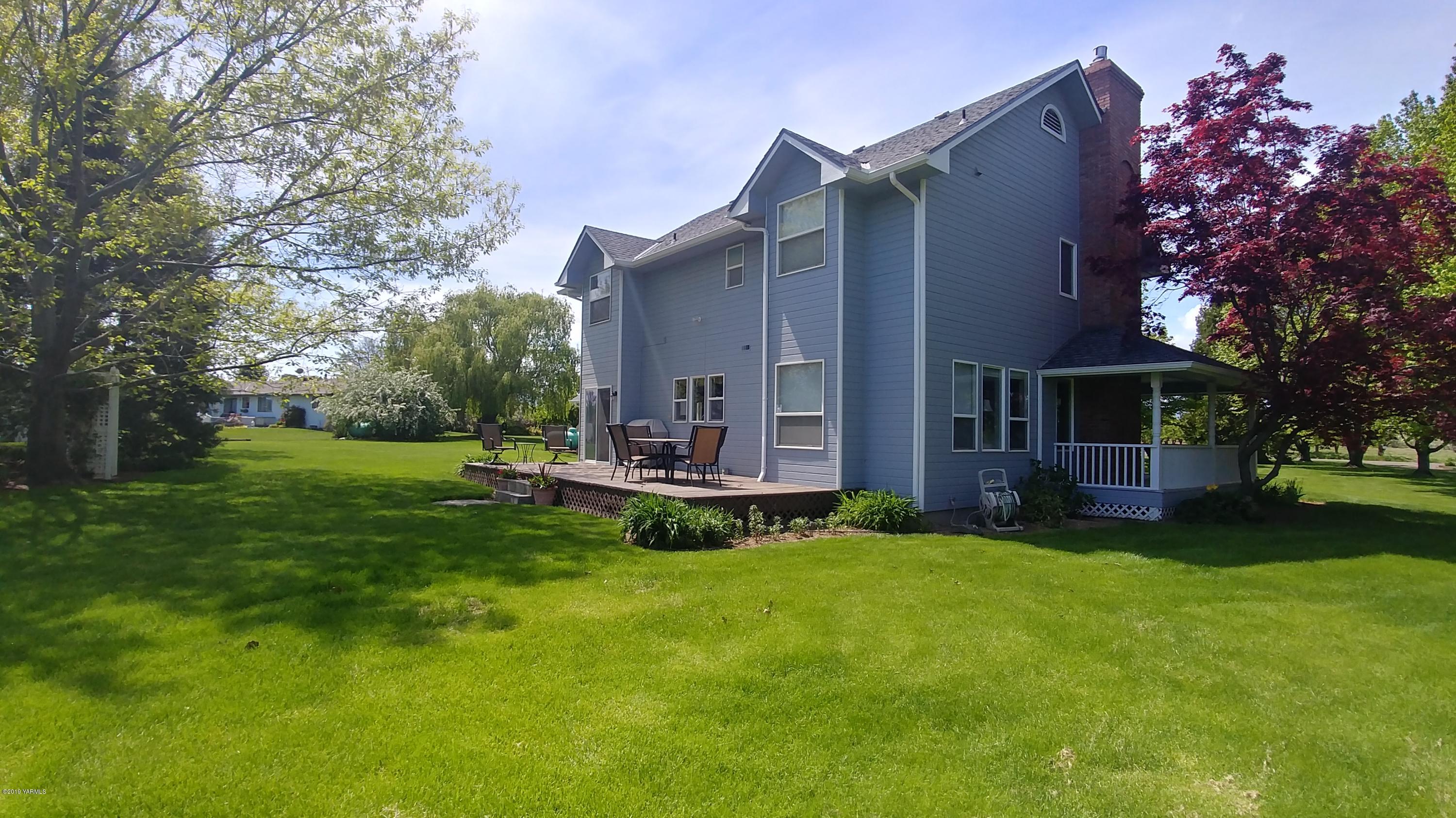 2001 Moore Road Yakima, WA 98908 - Photo 31 of 36 a view of a house with a backyard
