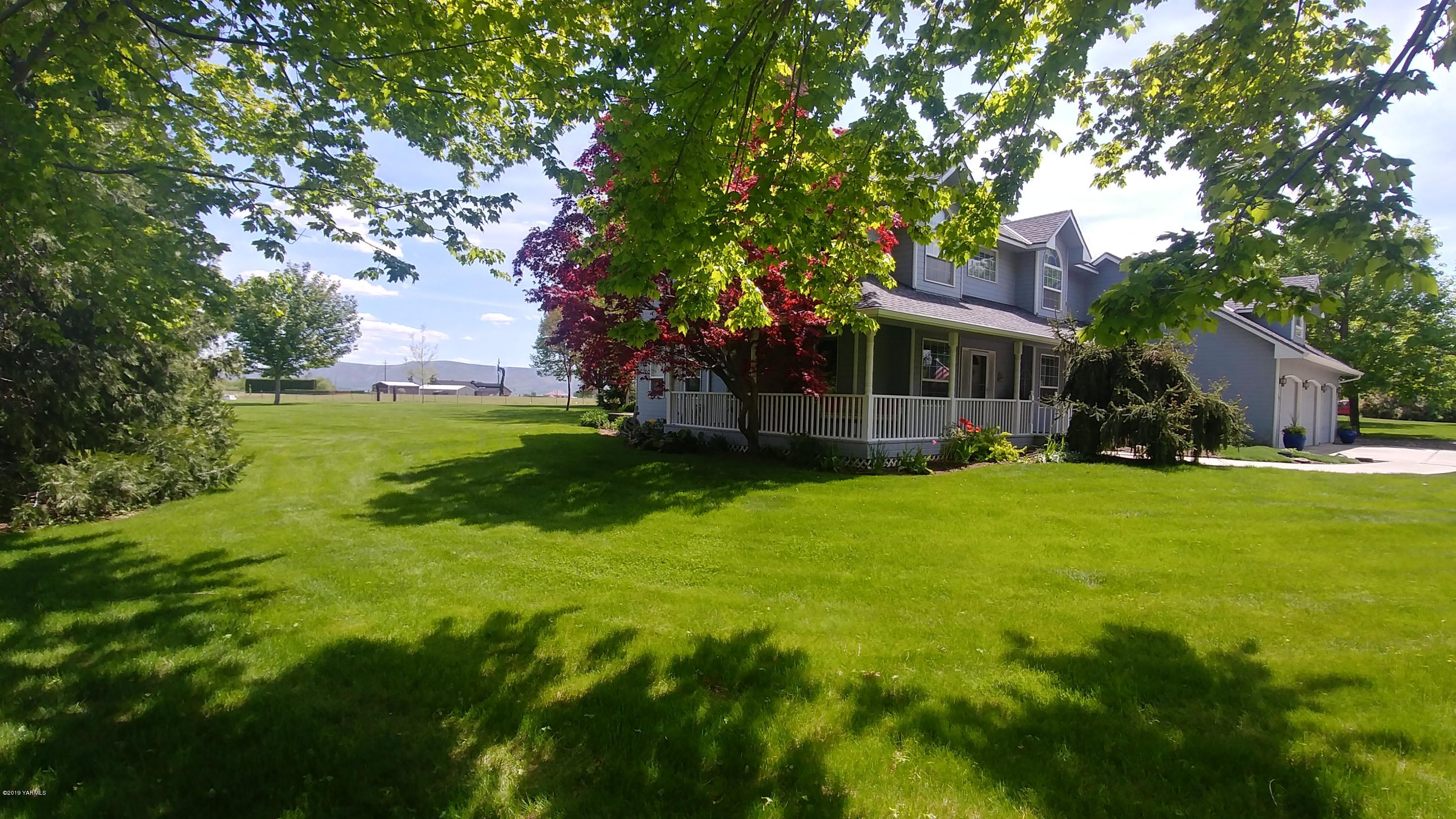 2001 Moore Road Yakima, WA 98908 - Photo 32 of 36 a view of house with a yard
