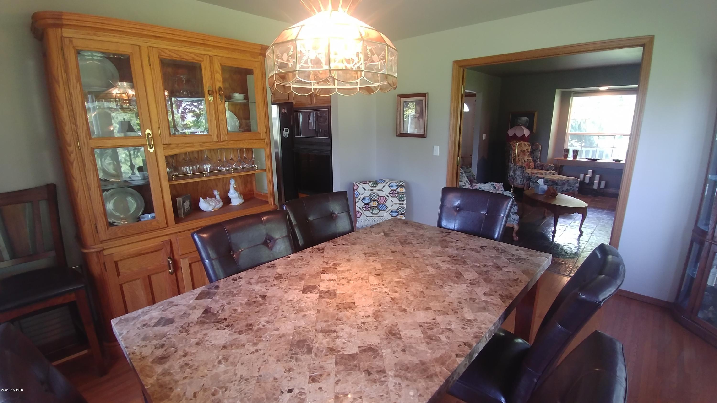 2001 Moore Road Yakima, WA 98908 - Photo 5 of 36 a view of a dining room with furniture