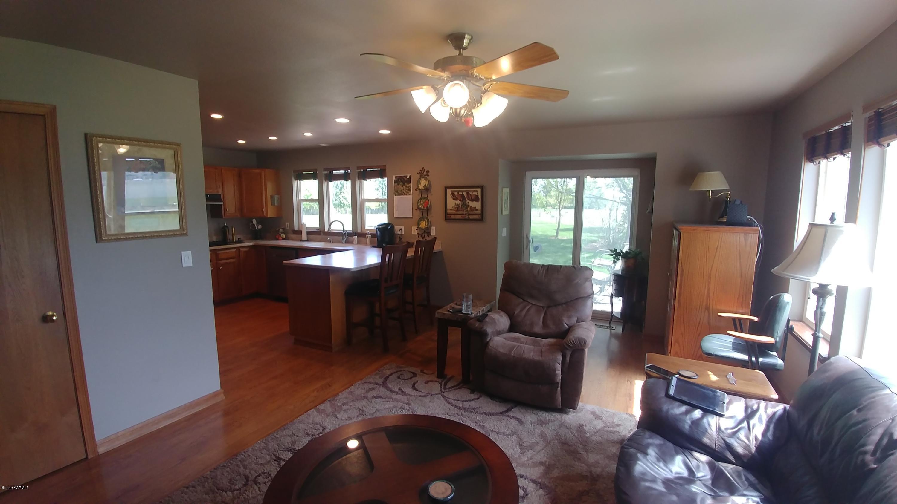 2001 Moore Road Yakima, WA 98908 - Photo 9 of 36 a living room with furniture and a chandelier