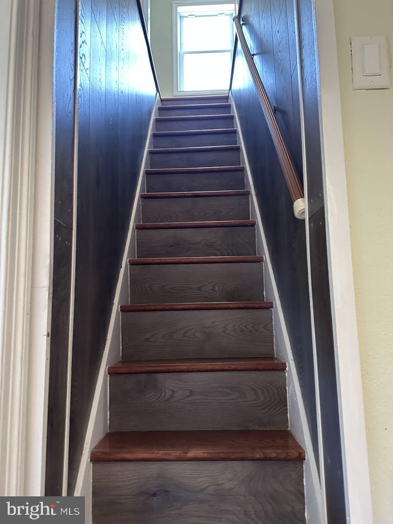 308 Pinewood Road Baltimore, MD 21222 - Photo 15 of 21 a view of entryway