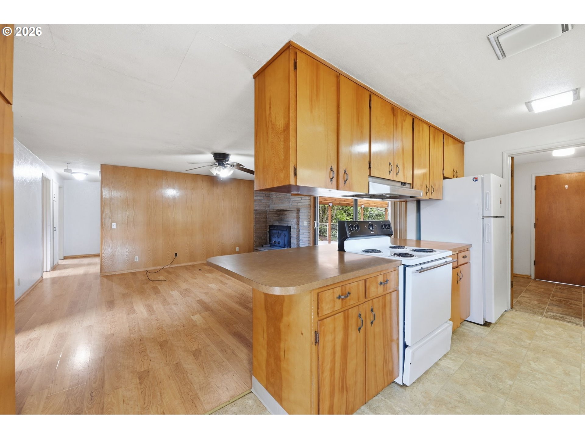 885 Aspen Street Springfield, OR 97477 - Photo 12 of 33