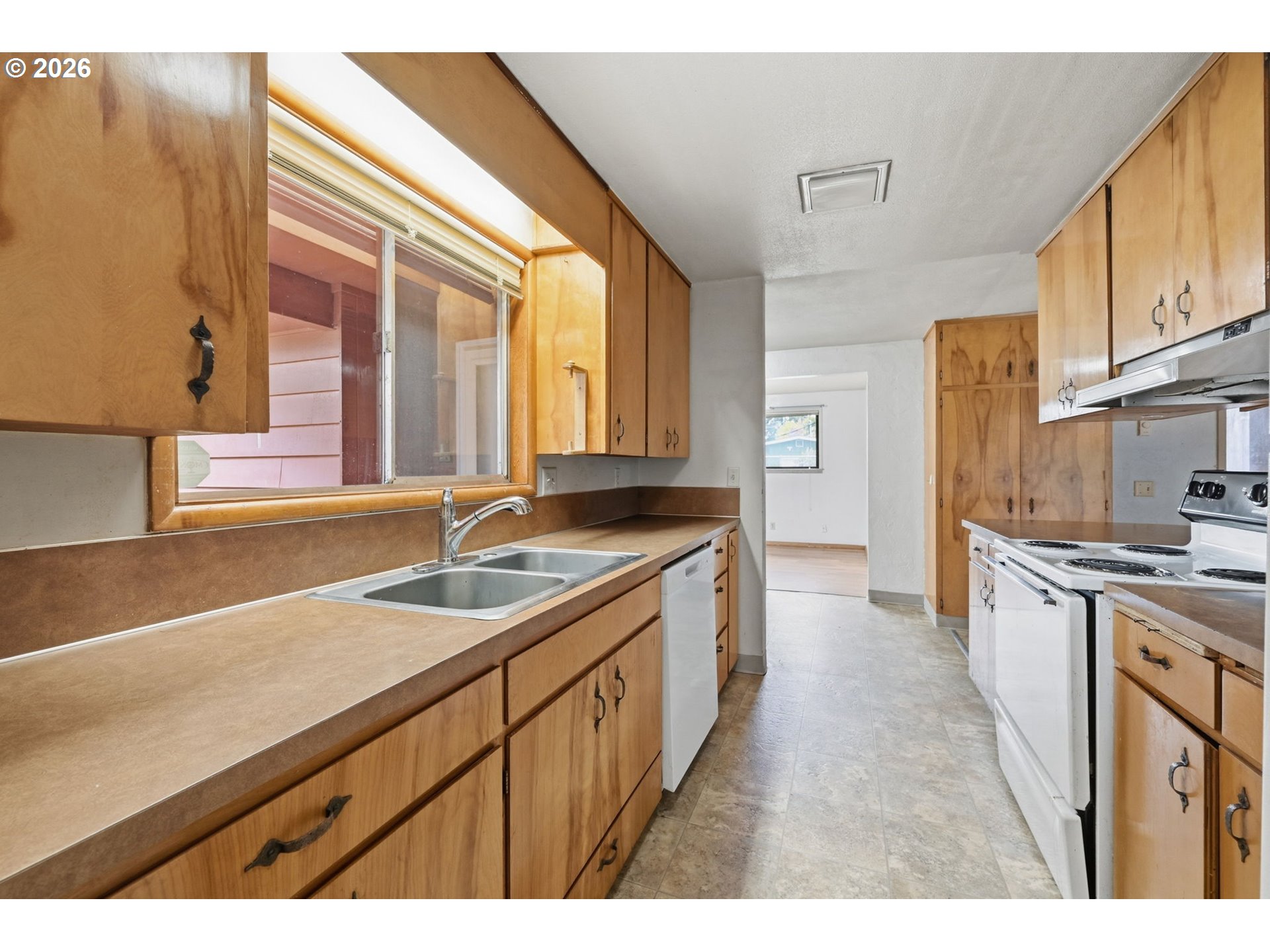 885 Aspen Street Springfield, OR 97477 - Photo 14 of 33