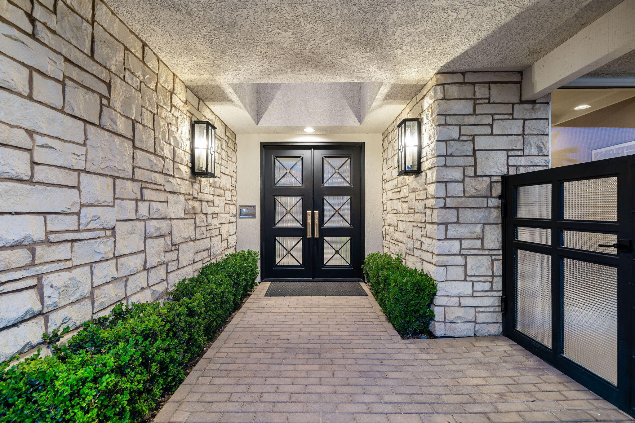 74 Mayfair Drive Rancho Mirage, CA 92270 - Photo 49 of 64 Front entry