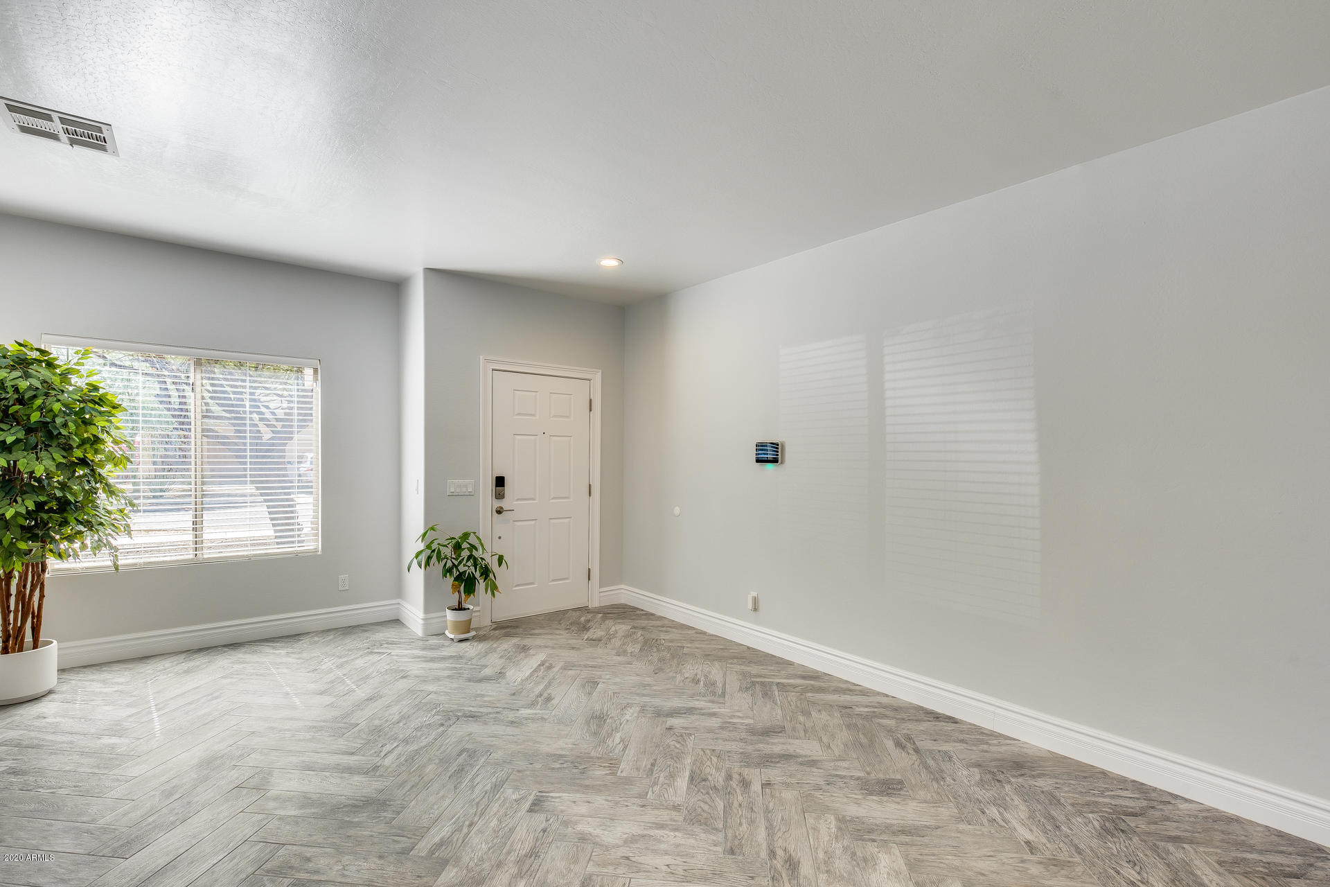 10004 West Bloch Road Tolleson, AZ 85353 - Photo 3 of 29 Gallery Image 3