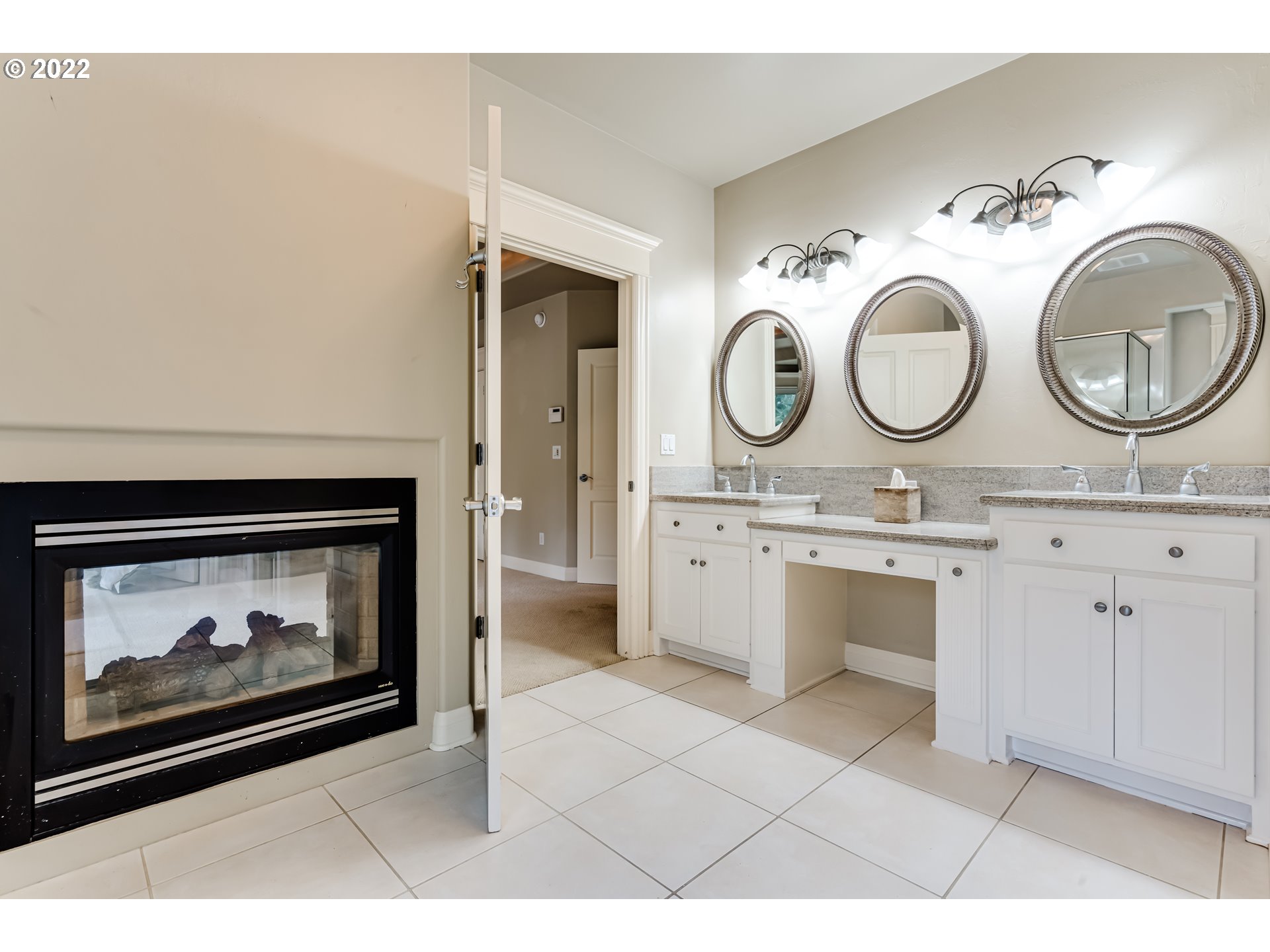 85281 Silver Crest Drive Eugene, OR 97405 - Photo 20 of 32 a bathroom with a sink a toilet and a mirror