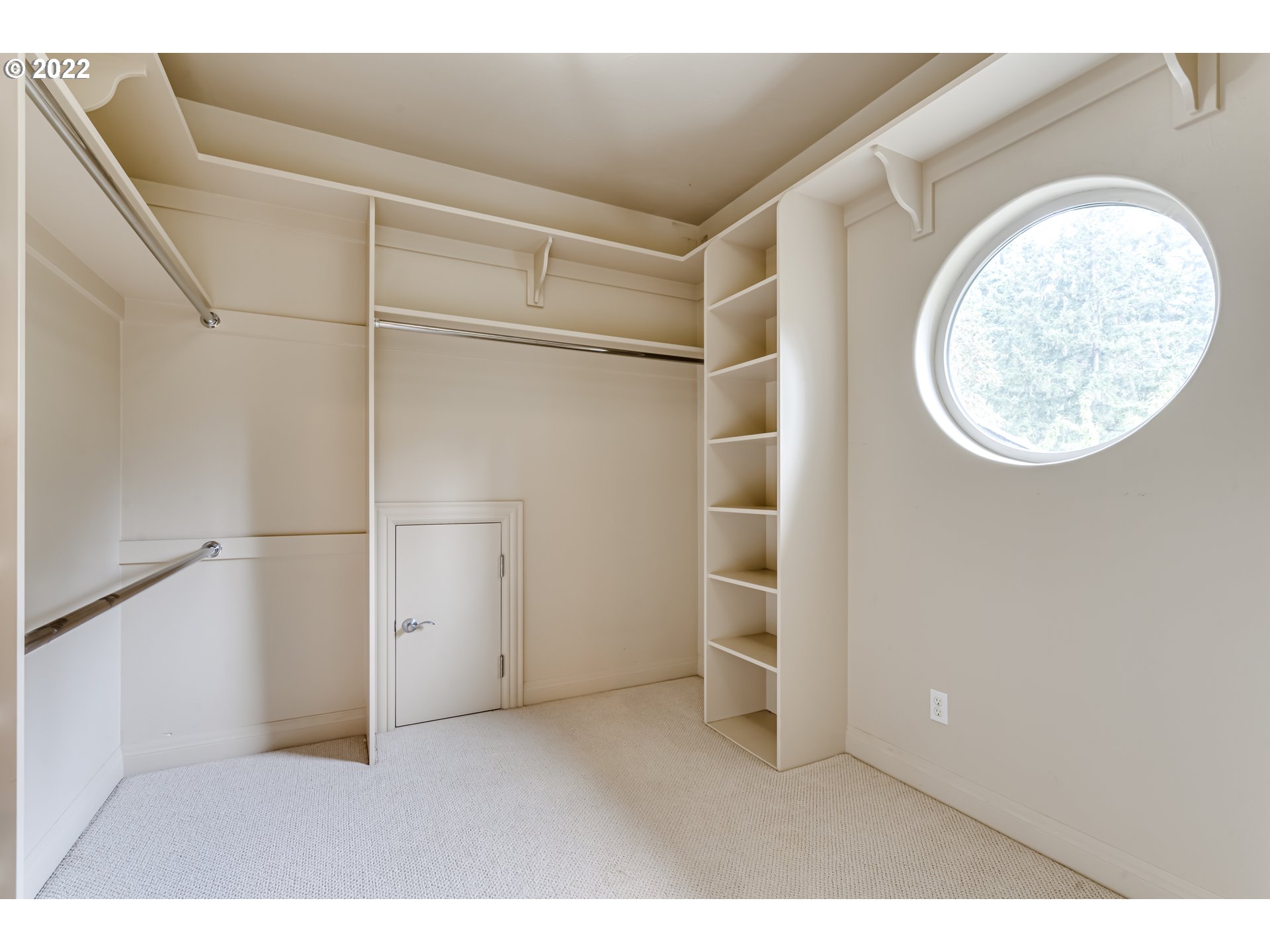 85281 Silver Crest Drive Eugene, OR 97405 - Photo 22 of 32 a view of a room with wooden floor