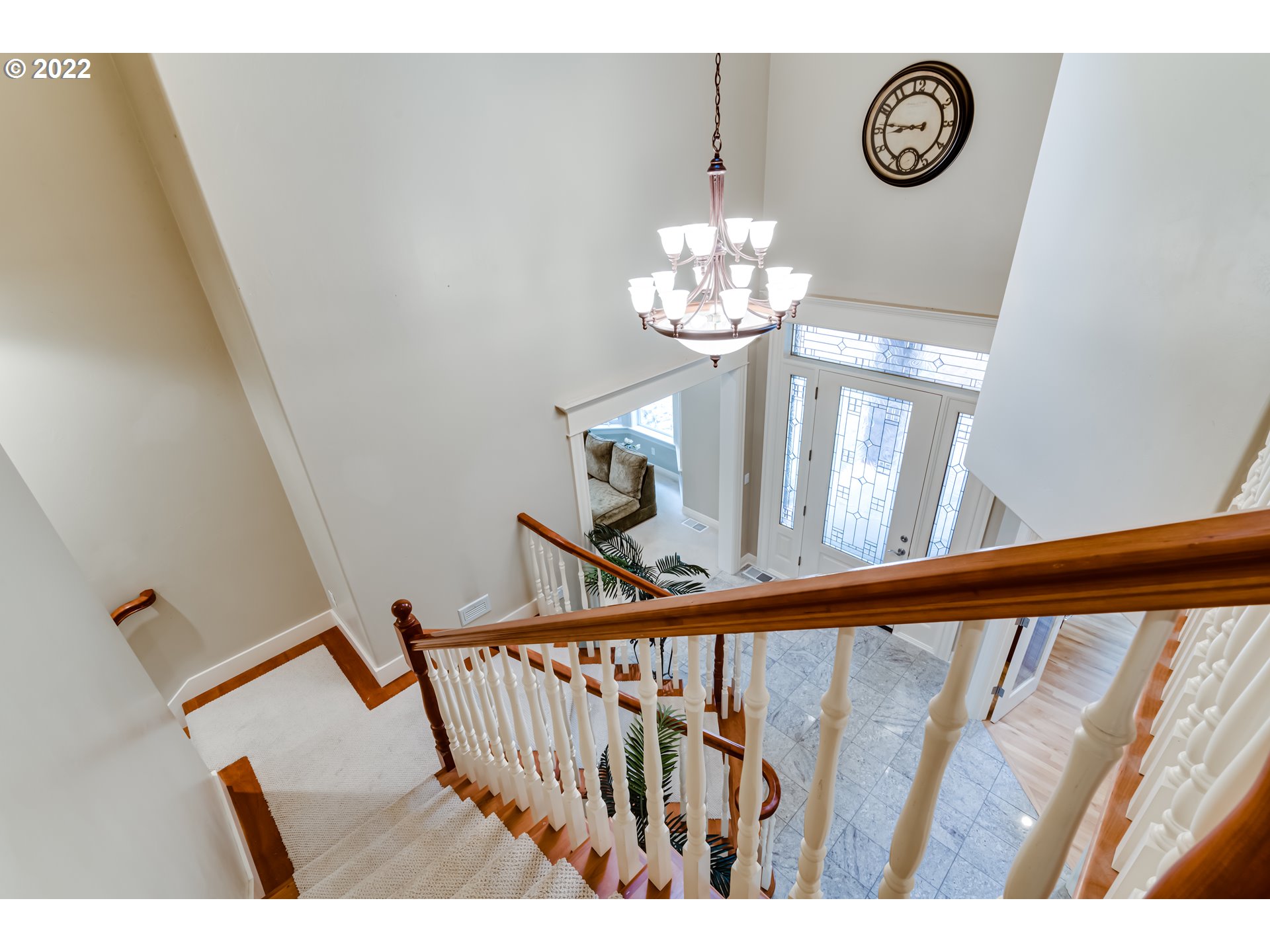 85281 Silver Crest Drive Eugene, OR 97405 - Photo 25 of 32 a view of a hallway and a chandelier